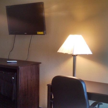 Relax Inn Heth Shell Lake Esterno foto