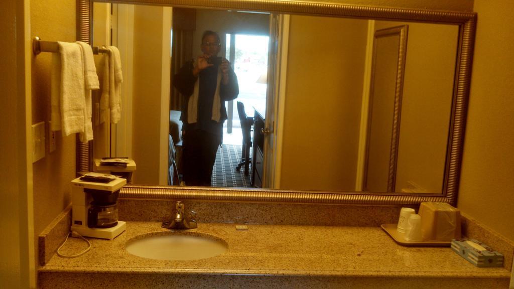 Relax Inn Heth Shell Lake Esterno foto